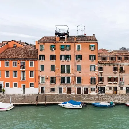 Myveniceattic *