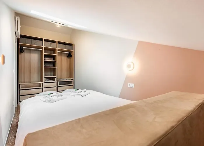 Myveniceattic Lägenhet *